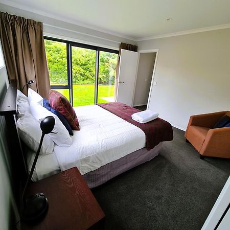 Brand New & Cosy In Kapiti - New 3-Bedrooms 4-Beds In パラパラウム エクステリア 写真
