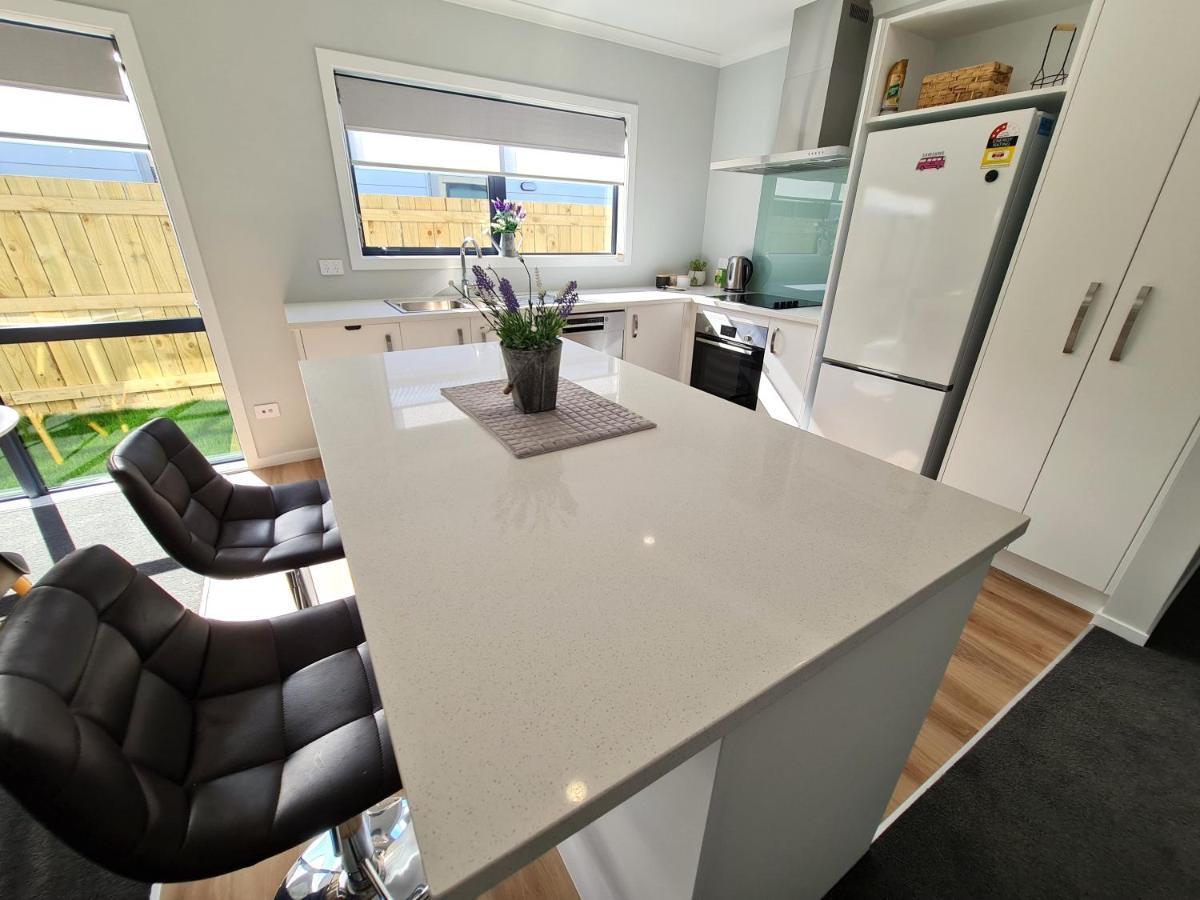 Brand New & Cosy In Kapiti - New 3-Bedrooms 4-Beds In パラパラウム エクステリア 写真