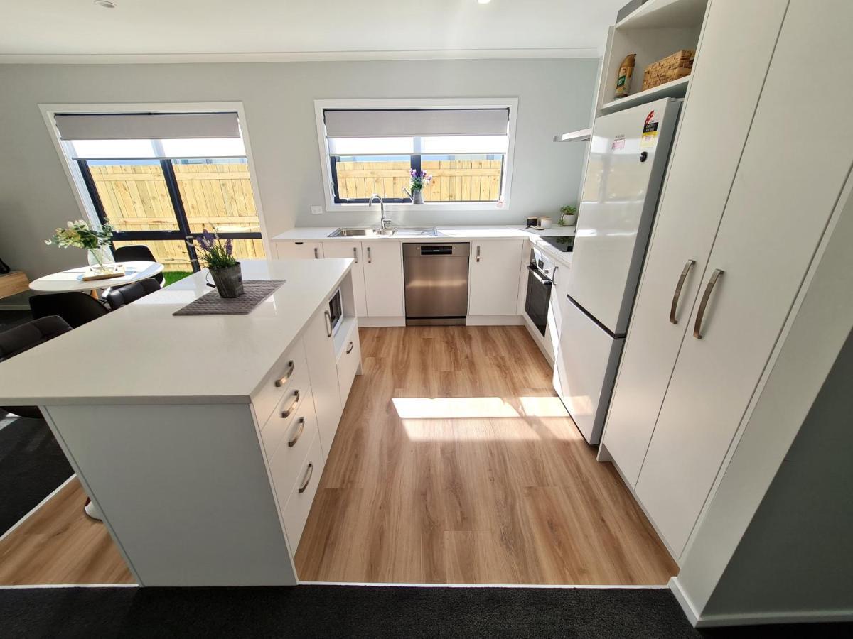 Brand New & Cosy In Kapiti - New 3-Bedrooms 4-Beds In パラパラウム エクステリア 写真