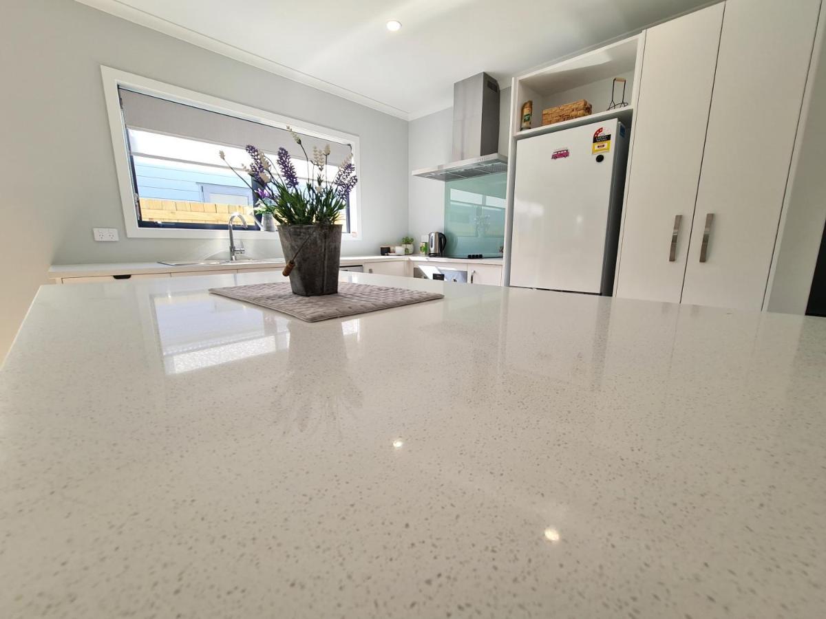 Brand New & Cosy In Kapiti - New 3-Bedrooms 4-Beds In パラパラウム エクステリア 写真