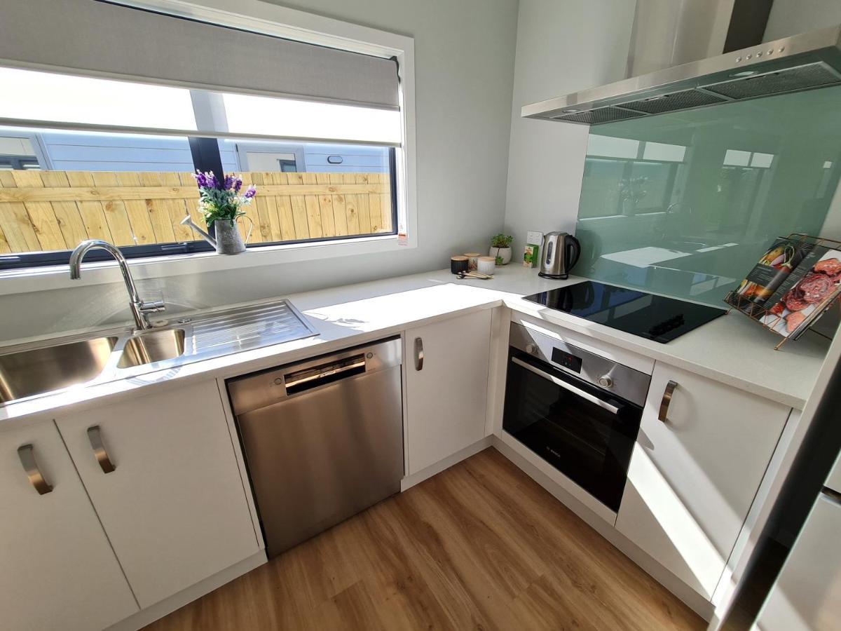 Brand New & Cosy In Kapiti - New 3-Bedrooms 4-Beds In パラパラウム エクステリア 写真
